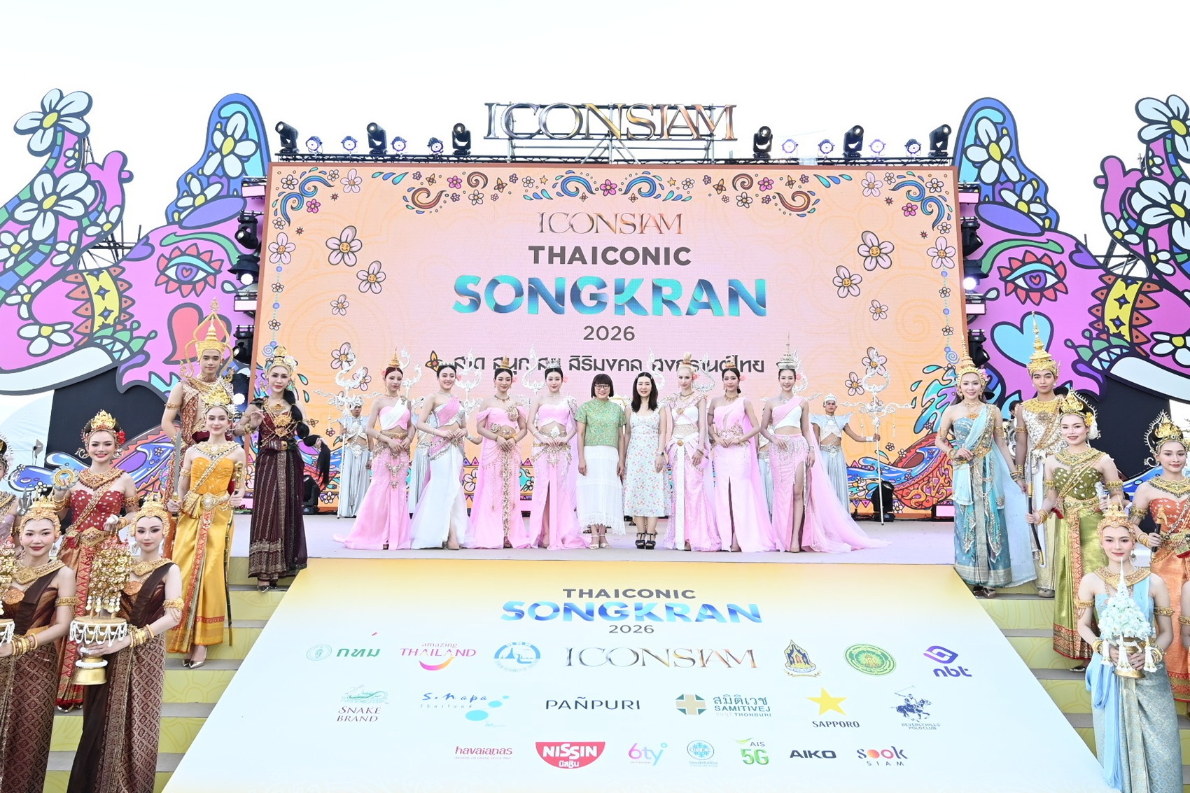 ไอคอนสยามคึกคัก สาด สนุก สุข สิริมงคล สงกรานต์ไทย ครั้งแรกของ “4EVE” สลัดลุคเกิร์ลกรุ๊ปสุดฮอตเป็นนางสงกรานต์รากษสเทวี ในงาน “ICONSIAM THAICONIC SONGKRAN 2026”