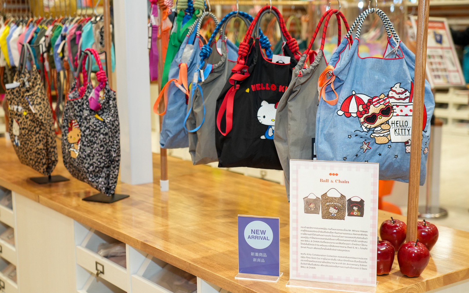 ครั้งแรกและที่เดียวในไทย! Ball & Chain Bangkok Flagship Store แลนด์มาร์กแฟชั่นแห่งใหม่ที่ ‘สยาม ทาคาชิมายะ’ ณ ไอคอนสยามพร้อมเผยคอลเลกชันสุดคิวท์ Ball & Chain × HELLO KITTY ที่สายสะสมห้ามพลาด