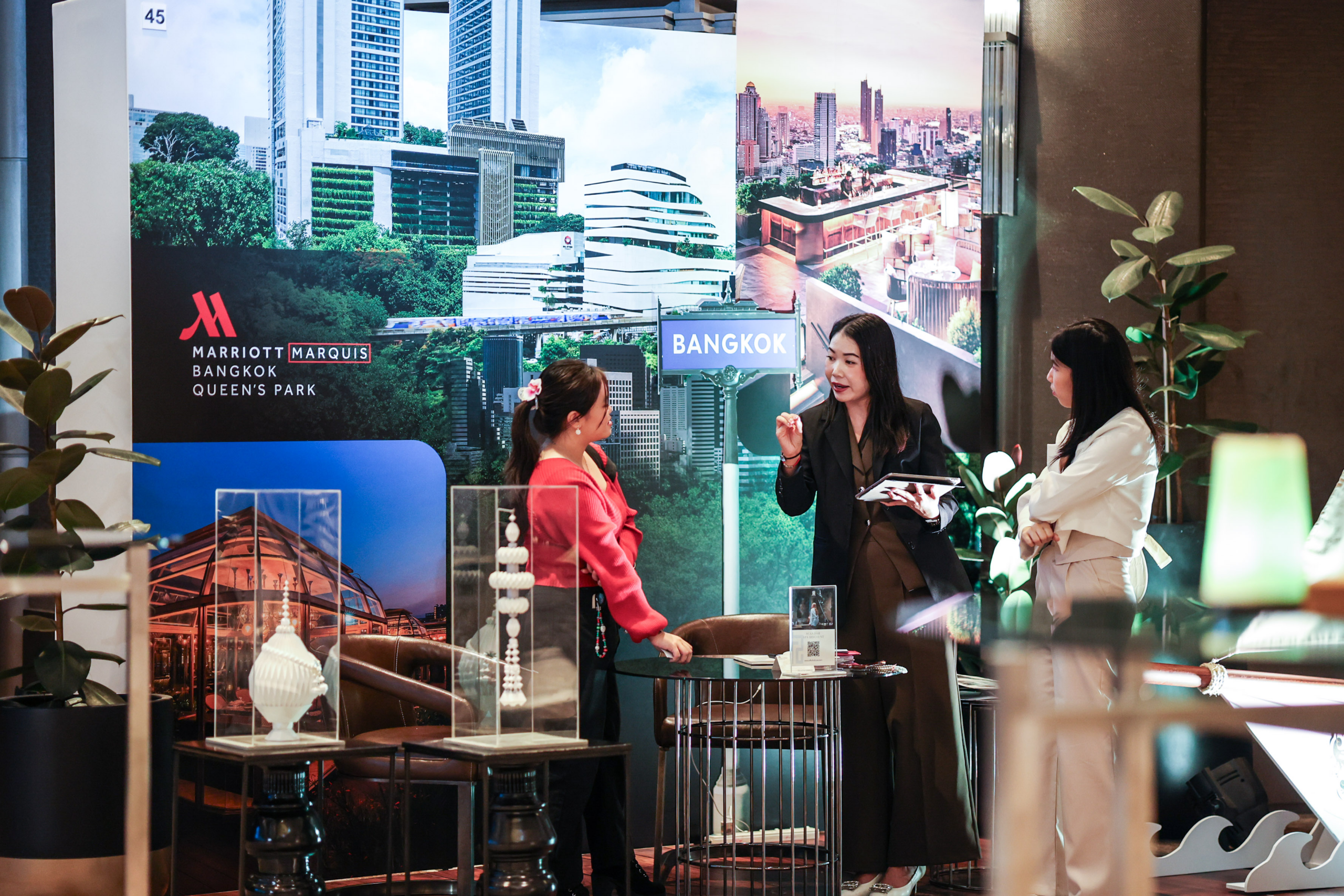 สร้างเครือข่าย เปิดประตูสู่โอกาส กับ แมริออท บอนวอย อีเวนต์ ในประเทศไทย ด้วยโรงแรมและรีสอร์ตราว 70 แห่งทั่วประเทศ พร้อมสถานที่จัดงานที่โดดเด่นนับร้อย แมริออท บอนวอย ช่วยเชื่อมโยงผู้คน แนวคิด และประสบการณ์ เพื่อยกระดับทุกการประชุมและอีเวนต์ทั่วไทย